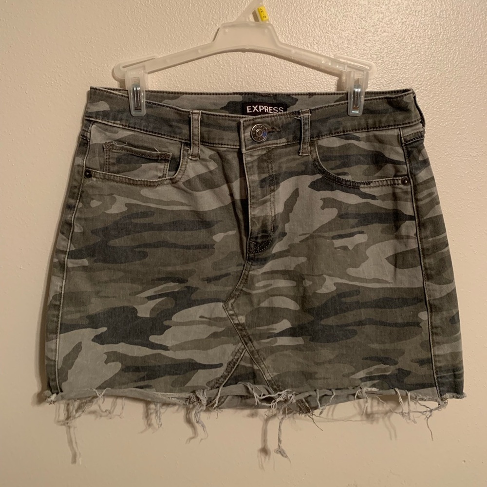 Express camo skirt